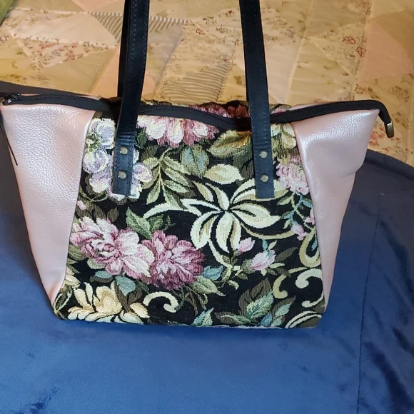 Floral Tapestry Tote Bag, Black and Pink. - Picture 2 of 7